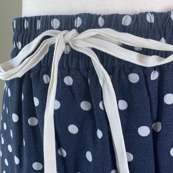 EUC Loft navy blue white polka dot mini skirt  sz 4   W/ pockets elastic waist. - Picture 5 of 13